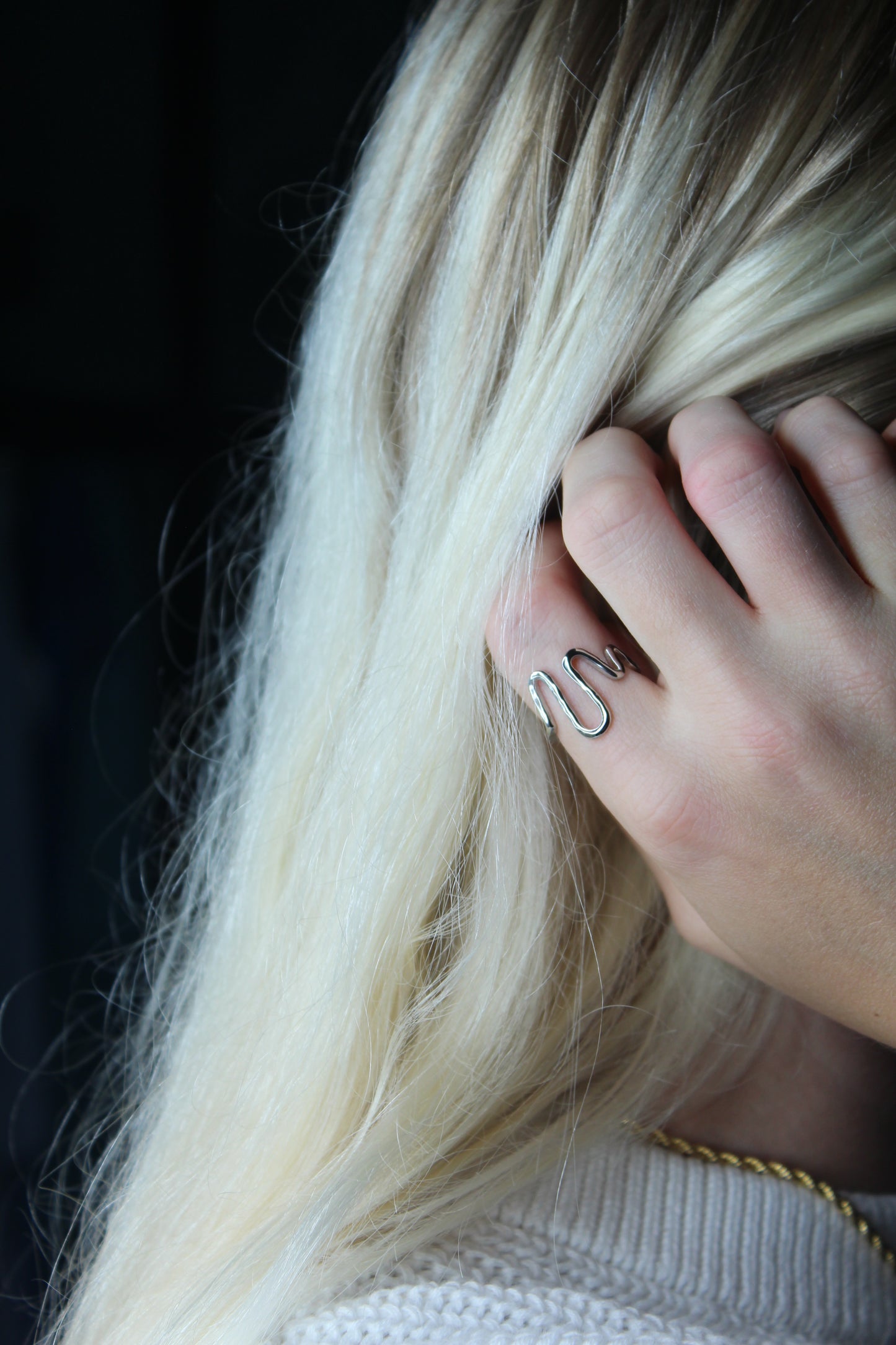 Wavey ring